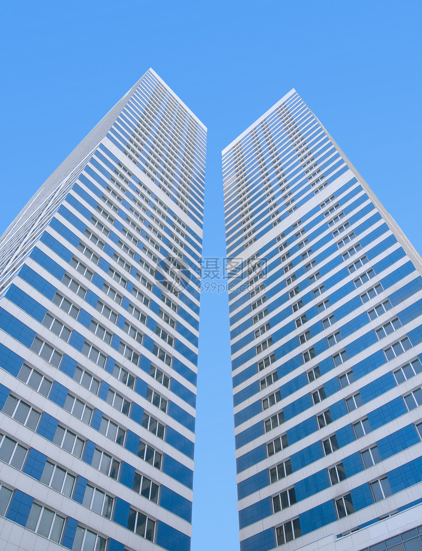 新办公楼蓝色景观白色建筑学商业财产条纹城市摩天大楼房子图片