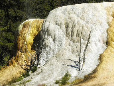 烧结岩水池湿的高清图片