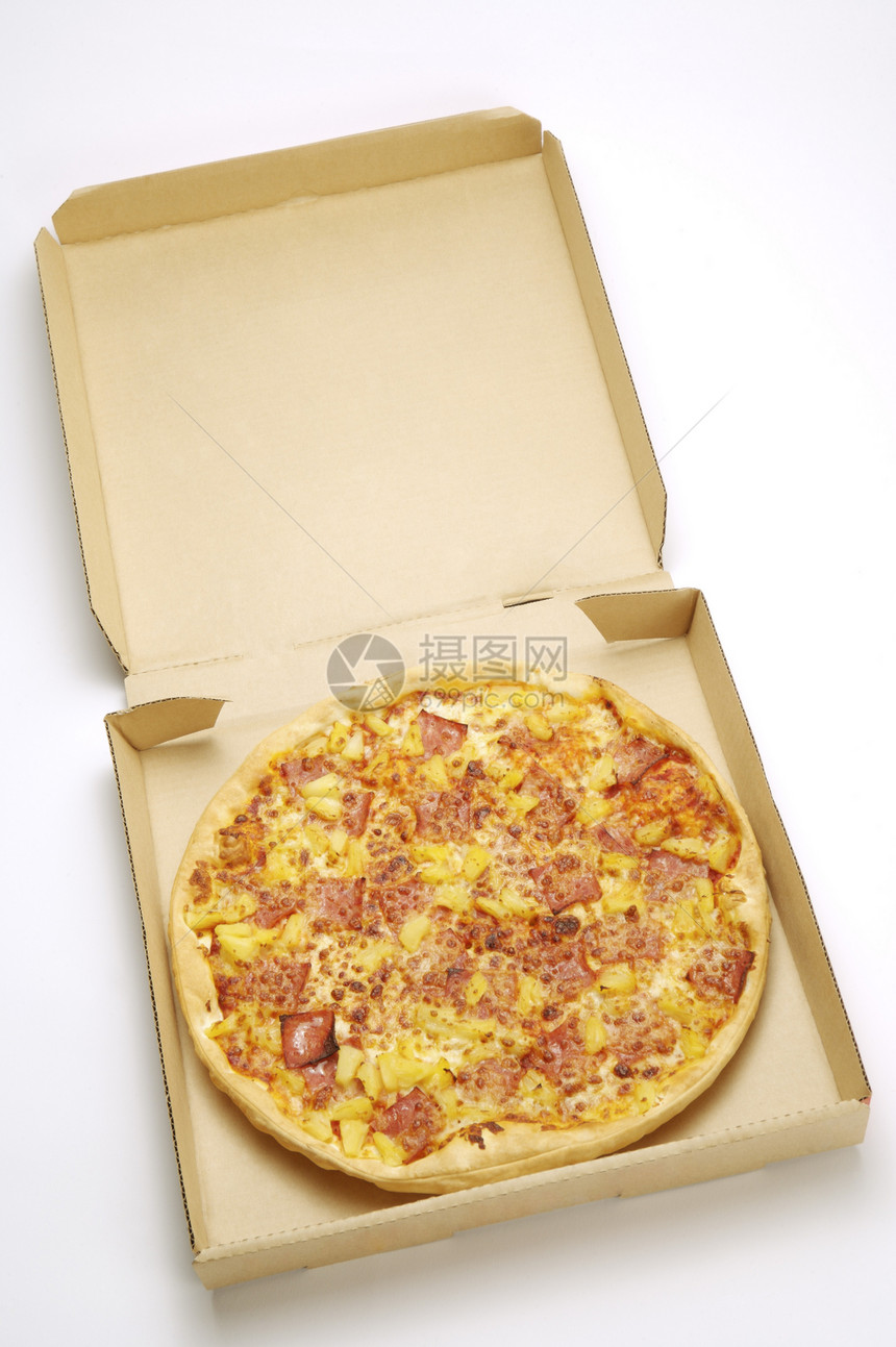 在纸板盒中的比萨饼图片