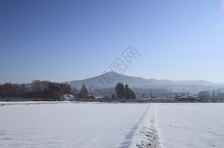 姬存希雪田和希梅卡米山白色旅行假期场地雪原天空蓝色背景