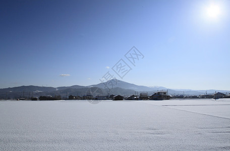 姬存希雪田和希梅卡米山场地天空假期白色雪原旅行蓝色背景