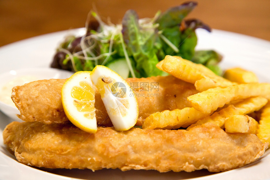 鱼和薯条营养油炸鱼片咖啡店食物海鲜小吃午餐沙拉色拉图片