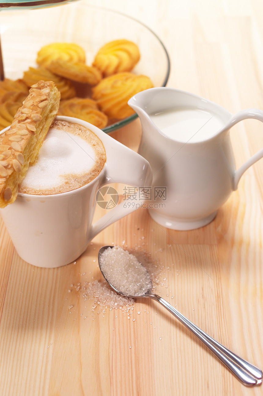 新鲜早餐咖啡和糕点奶油杯子糖果咖啡店食物饮料面包服务蛋糕巧克力图片