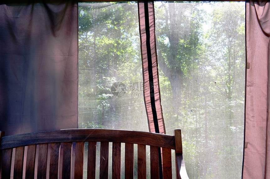 温室长椅和通过净到自然的透视图片