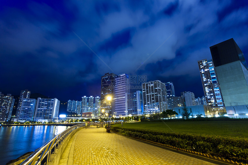 晚上在香港的公寓街区旅游地标港口渡船运输天空商业电缆海岸游客图片