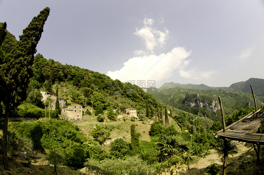 意大利 托斯卡纳场地草地爬坡天空叶子山坡旅游树木假期房子图片