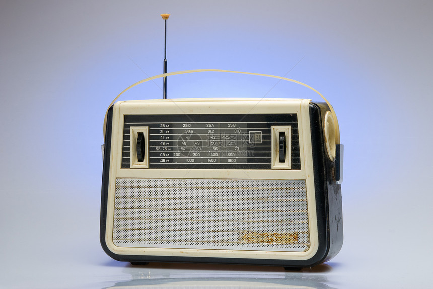 旧式无线电收音机图片