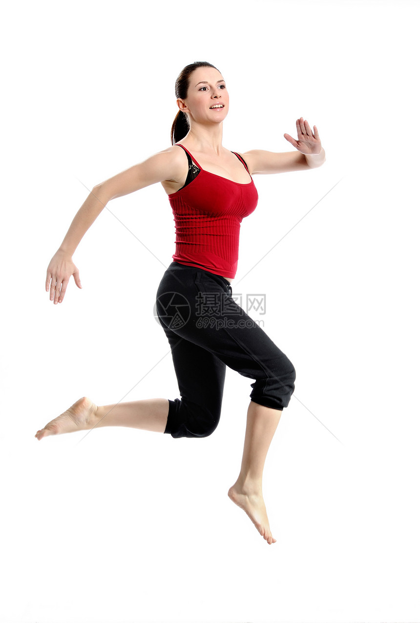 身穿运动服跳过白色的女生黑发运动员女孩冒充运动装女性运动活动女士乐趣图片
