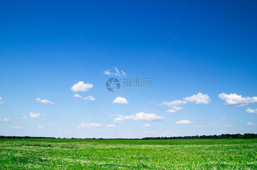 字段天空场地天气风景乡村阳光季节农场牧场地平线图片