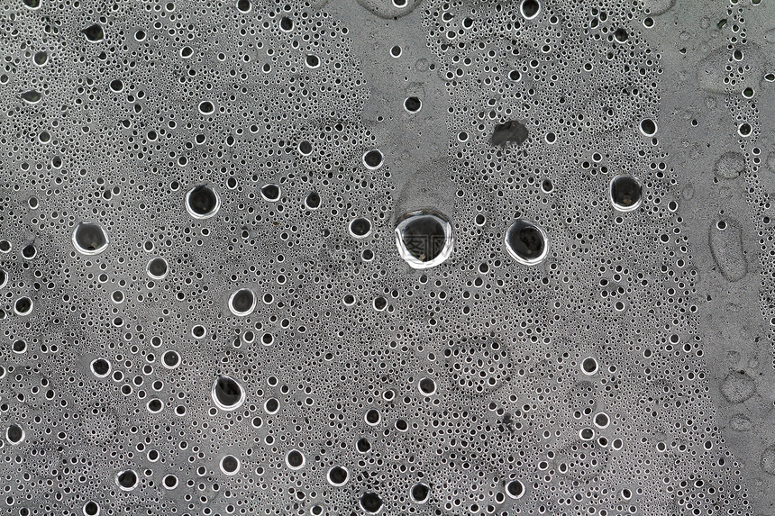 滴在灰色纤维素上的雨图片