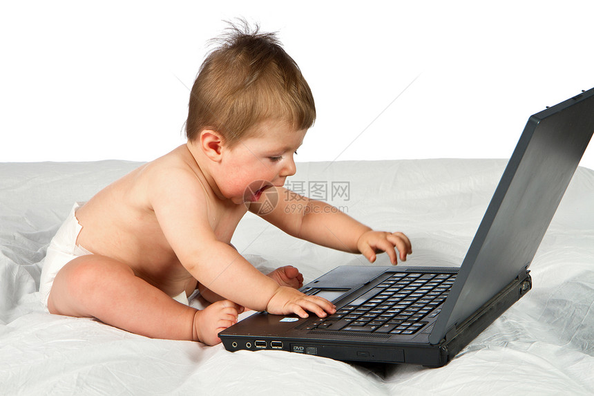 儿童玩笔记本电脑女孩互联网快乐学习男生白色惊喜微笑孩子游戏图片