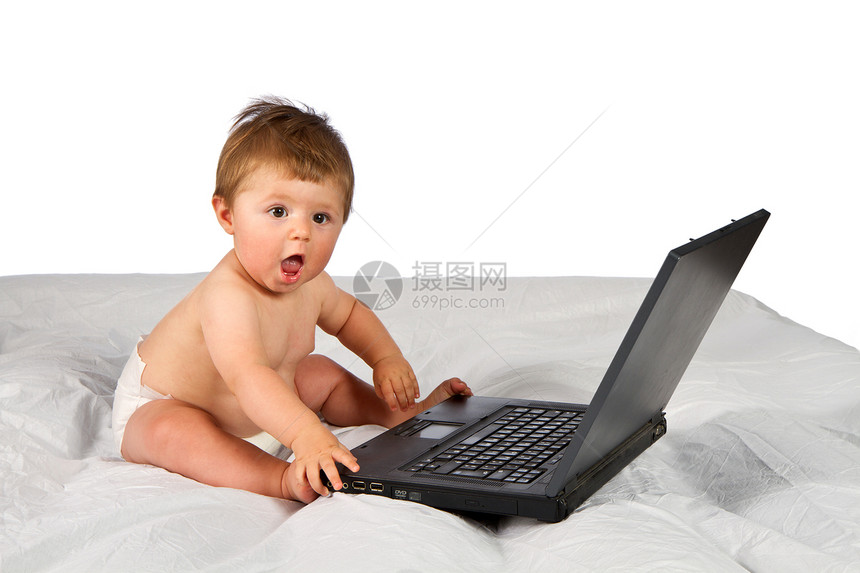 儿童玩笔记本电脑快乐男生惊喜黑色学习餐巾技术游戏婴儿互联网图片