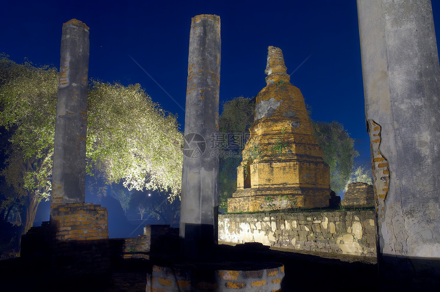 古寺庙的废墟遗产建筑历史性树木历史游客热带旅行图片