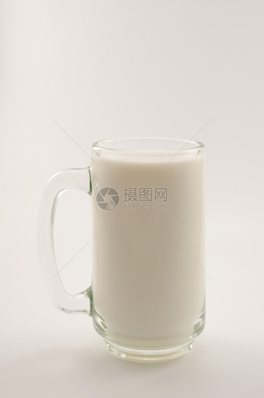 一杯牛奶饮食奶制品早餐杯子液体奶油玻璃食物白色反射图片