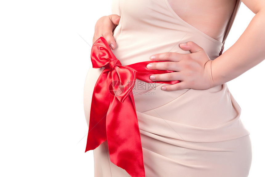 带红丝带的孕妇贝利父母女士女性化分娩生活身体怀孕概念礼物腹部图片