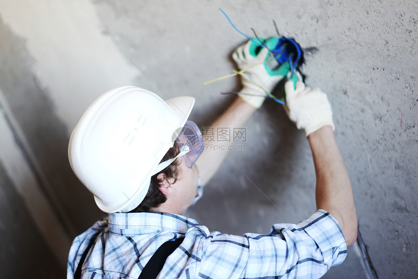 工人放电线工作男性活力房子安装技术员喜悦绝缘电工差距图片
