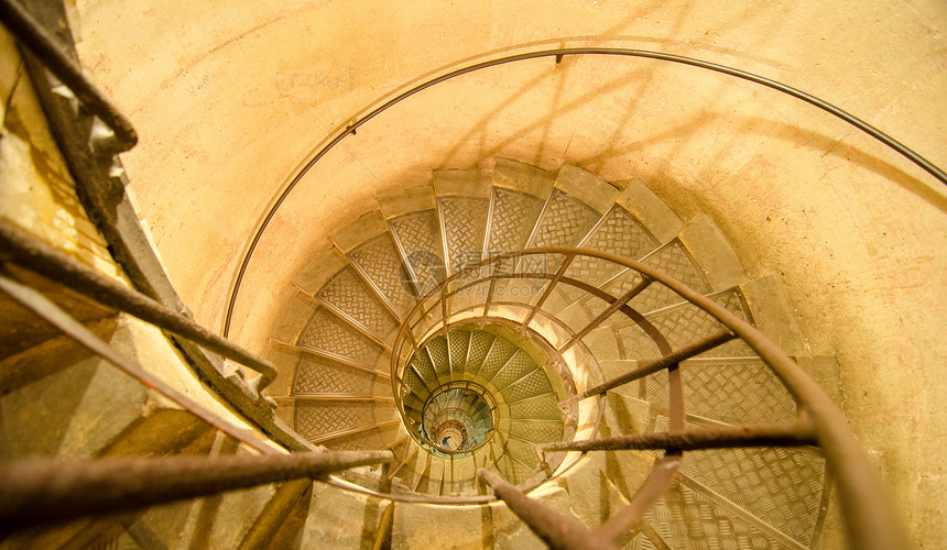 在法国的螺旋楼梯 上下向上看图片