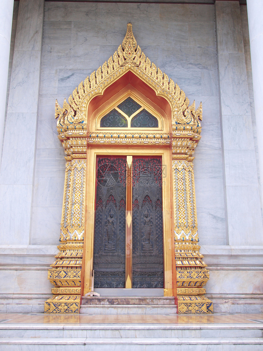 大理石寺的古老泰国传统风格的门图片