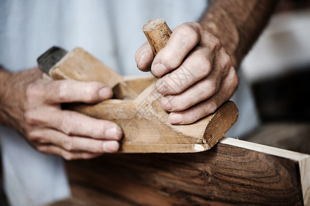 工匠的手热情工作敬业精神木头工艺生产工具爱好背景图片