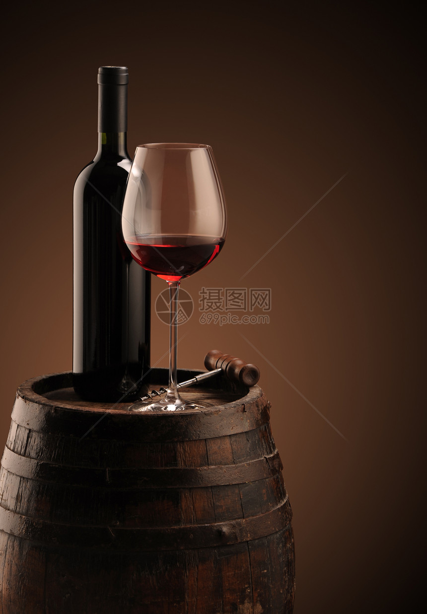 红酒 酒瓶和玻璃气氛瓶子静物地窖质量木头液体酒精酒杯图片
