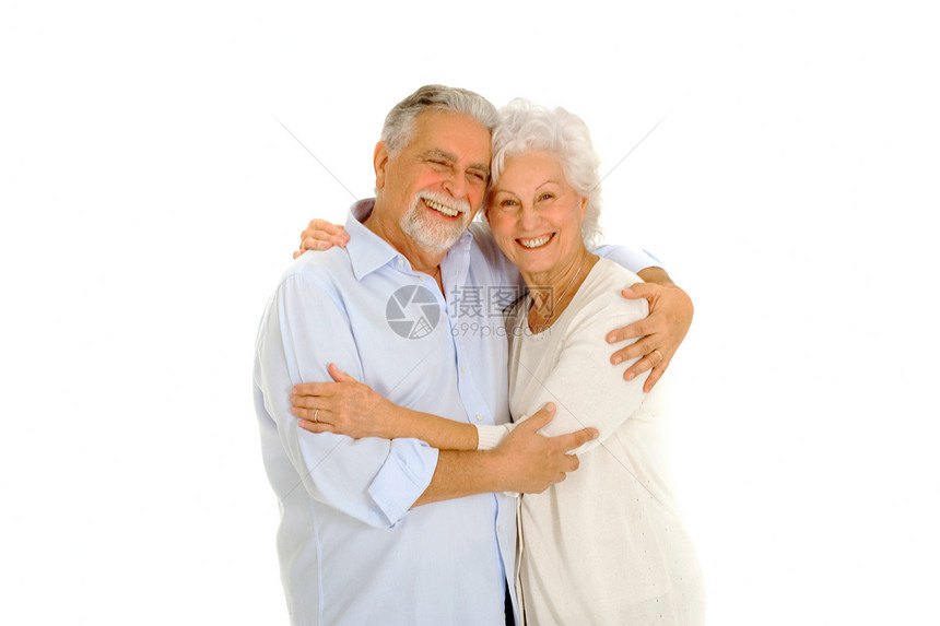 一对快乐的老夫妇的肖像老年微笑女士浪漫白色幸福胡须成年人拥抱男人图片