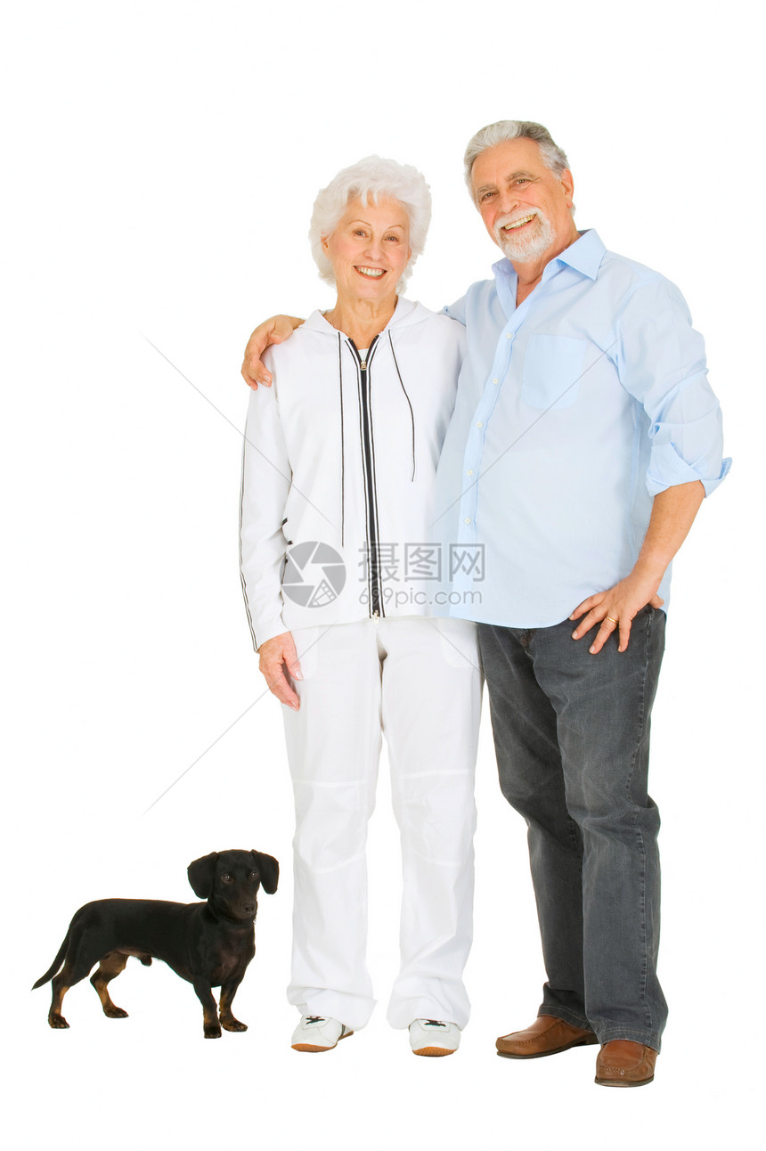 年老的夫妇 带便当的夫妻胡须牛仔裤白色动物老年拥抱幸福休闲装成年人图片