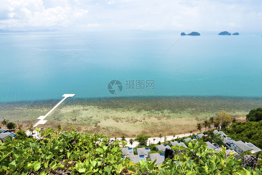 泰国Samui岛的视图点阴影人行道栏杆休息血管木头游客蓝色天空小路图片