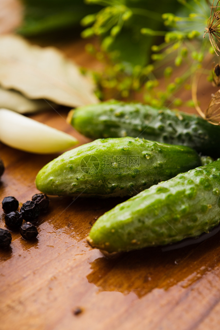 准备小黄瓜文化食物叶子盘子芹菜蔬菜洋葱植物胡椒粒饮食图片