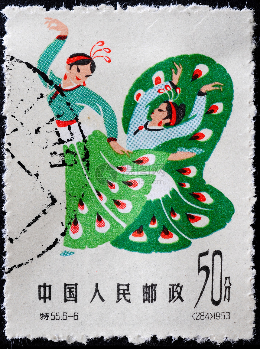 1962年中国中国CIRCA 1962年 中国印刷的一印印章显示两张邮件明信片历史舞蹈宗教女孩乡愁孔雀语言邮政图片