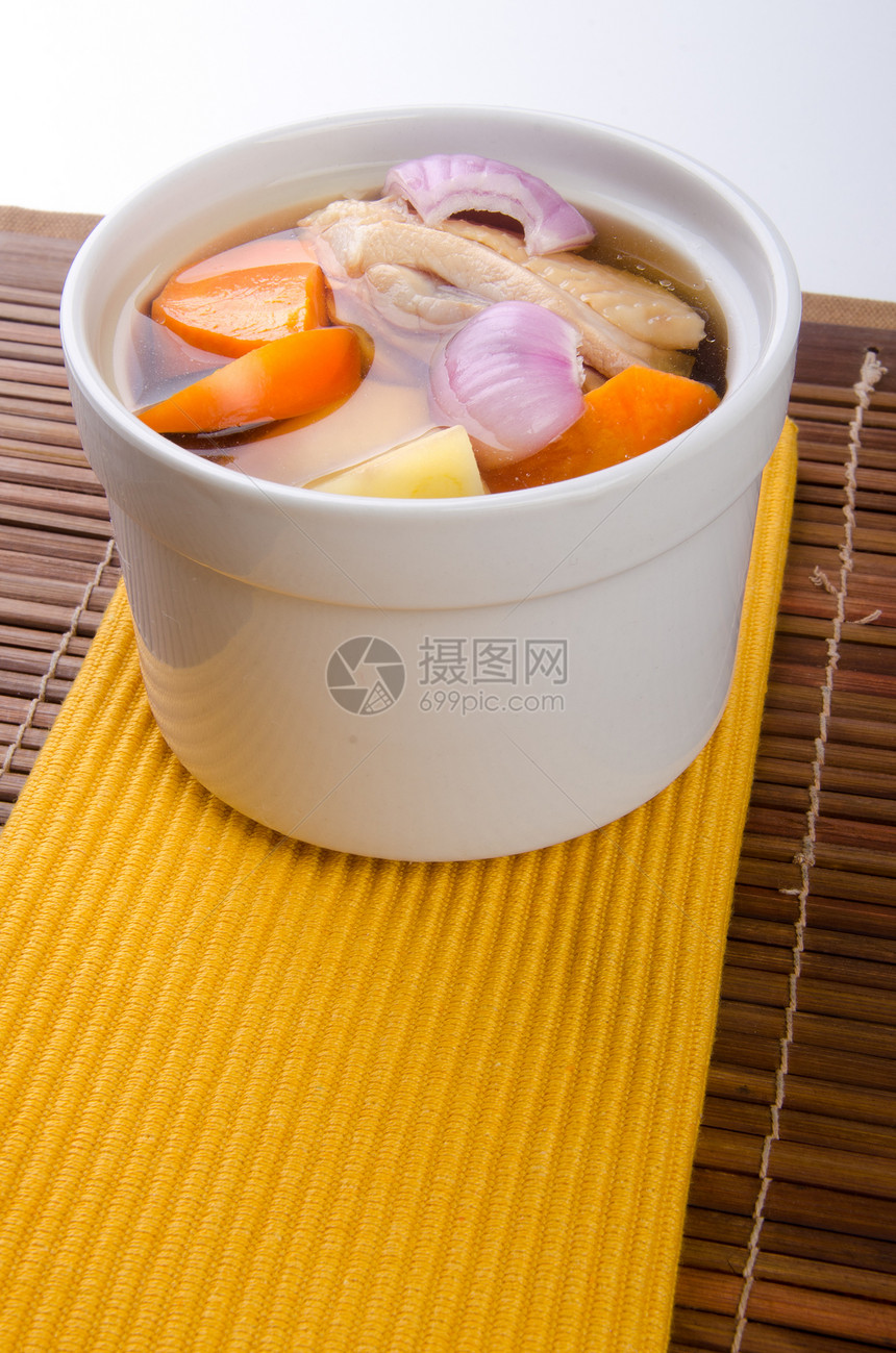 鸡肉汤和香草汤 在锅 中国食品风格食物土豆沙锅饮食烹饪胡椒蒸汽传统餐厅装饰品图片