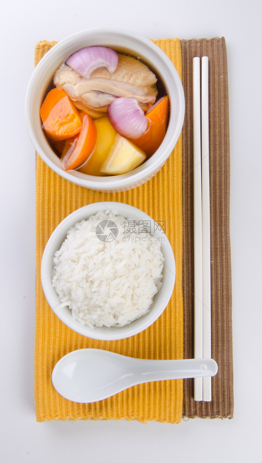 鸡肉汤和香草汤 在锅 中国食品风格午餐胡椒蒸汽食物装饰品草本植物格子用餐萝卜传统图片