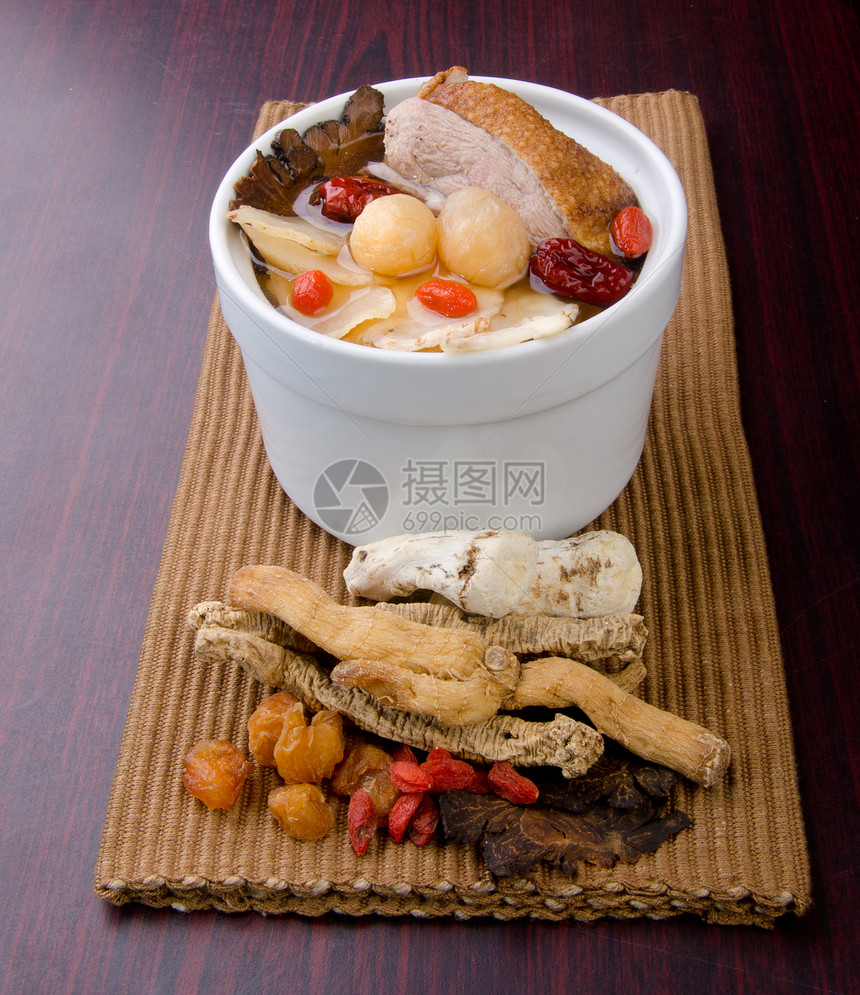鸡肉汤和香草汤 在锅 中国食品风格胡椒格子烹饪食物蔬菜午餐萝卜餐厅草本植物装饰品图片