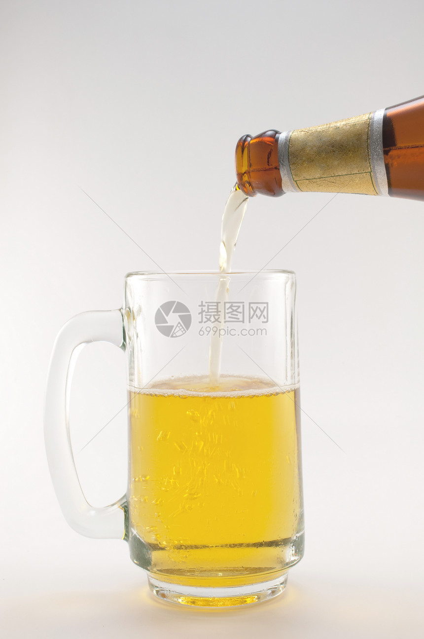 啤酒杯瓶子白色泡沫酒吧泡沫状玻璃气泡饮料啤酒干杯图片