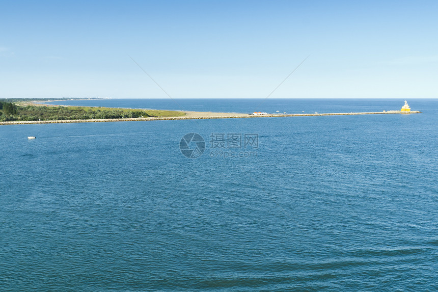 威尼斯海滩灯塔海浪海洋运输支撑蓝色安全松树旅游保险图片