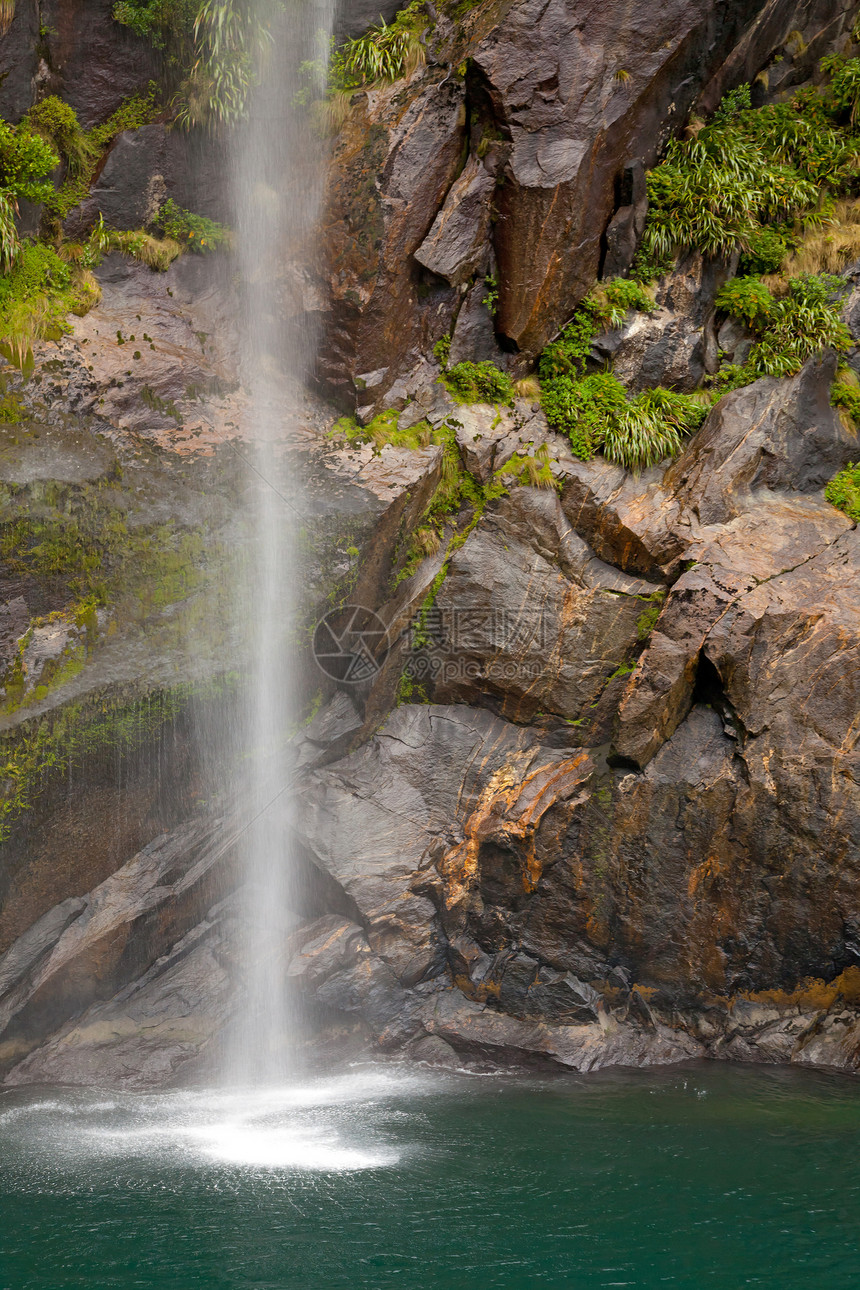 密尔福德瀑瀑瀑布图片