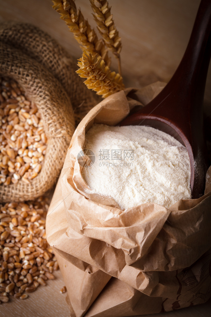 饭食在麻袋中烹饪面包黄色食物面粉粮食季节收成种子白色图片