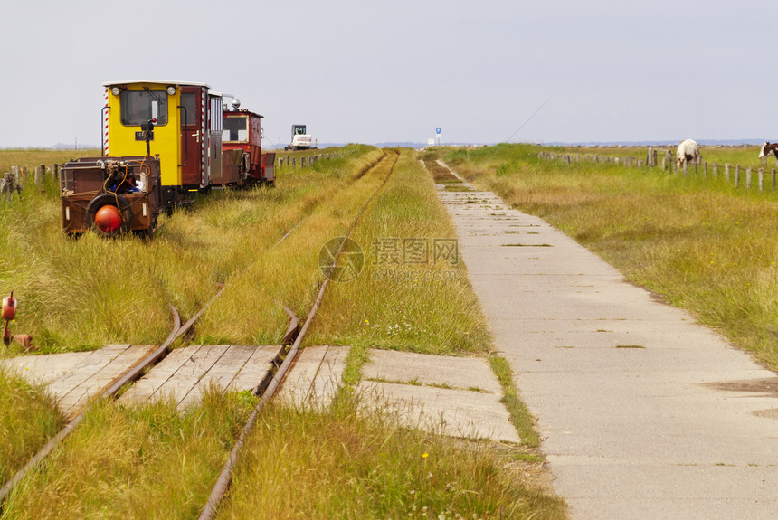 德国奥尔姆奥兰牧歌岛屿铁轨地平线全景低潮潮汐海滩火车旅行图片