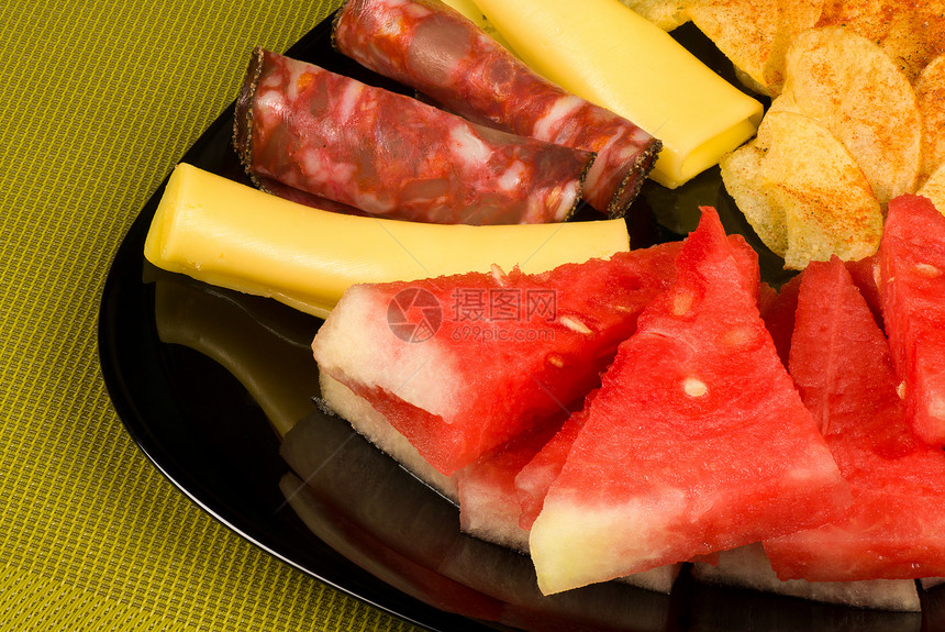 带冷肉的瓜水果筹码盘子起动机服务水平香肠图片
