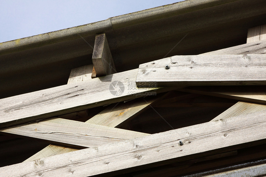 用于骑马的建筑物木板指甲松树邮政木头木工木材财产光束建造框架图片
