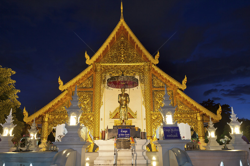 晚上在泰国清迈的寺庙信仰运气宗教精神场景旅行中心祷告天空地标图片