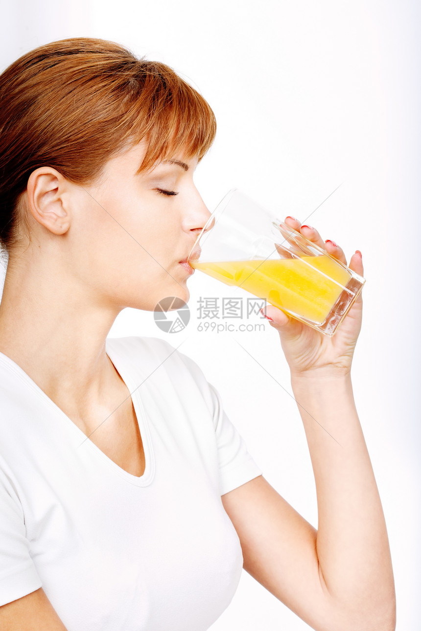 女人喝橙汁活力闲暇女性女孩享受水果女士成人黑发香气图片