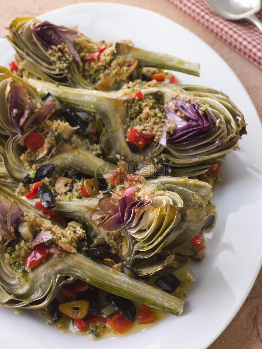 带有Aubergine辣椒和橄榄的烤环球青铜面包屑饮料摄影用具系列茄子胡椒勺子食品影棚图片