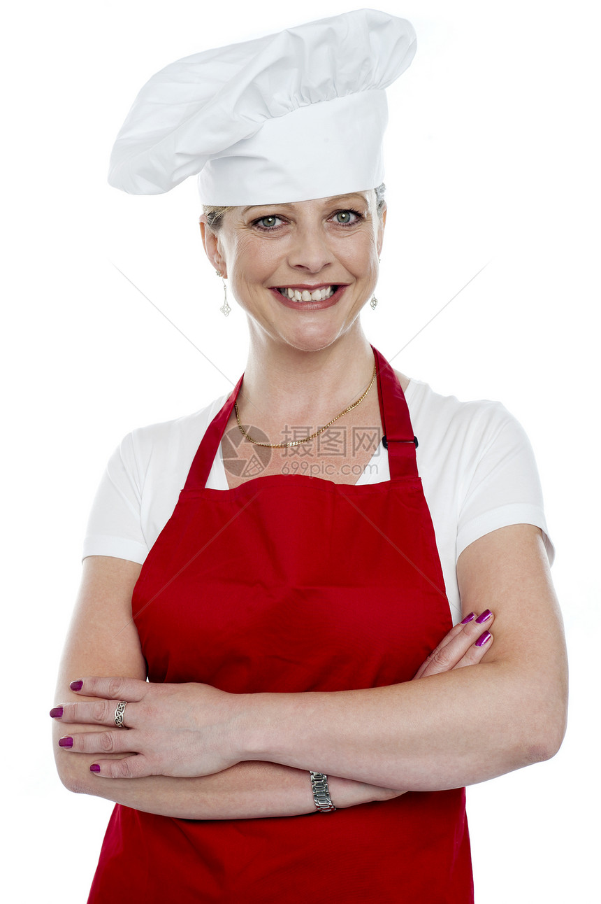 女性用跨臂微笑烹饪图片