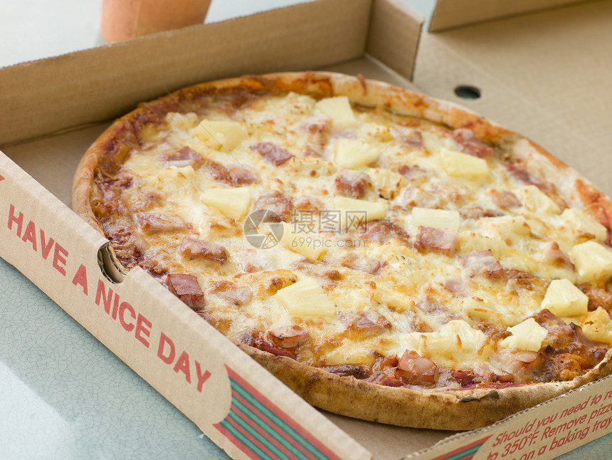 汉堡和菠萝披萨 在一个  带走盒中食物热带披萨披萨盒火腿厨艺面团晚餐面包烹饪图片