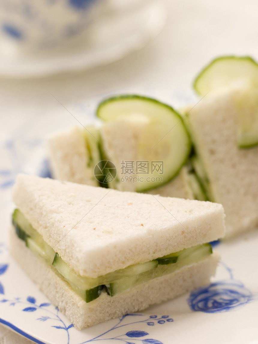 白面包上的黄瓜三明治和下午茶英语蔬菜茶杯面包生产食谱素食者食品黄瓜沙拉酱图片