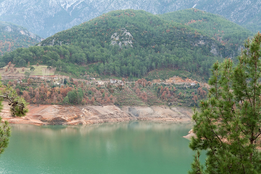 太阳湖的视野空气池塘丘陵环境流动顶峰高度风景蓝色旅行图片
