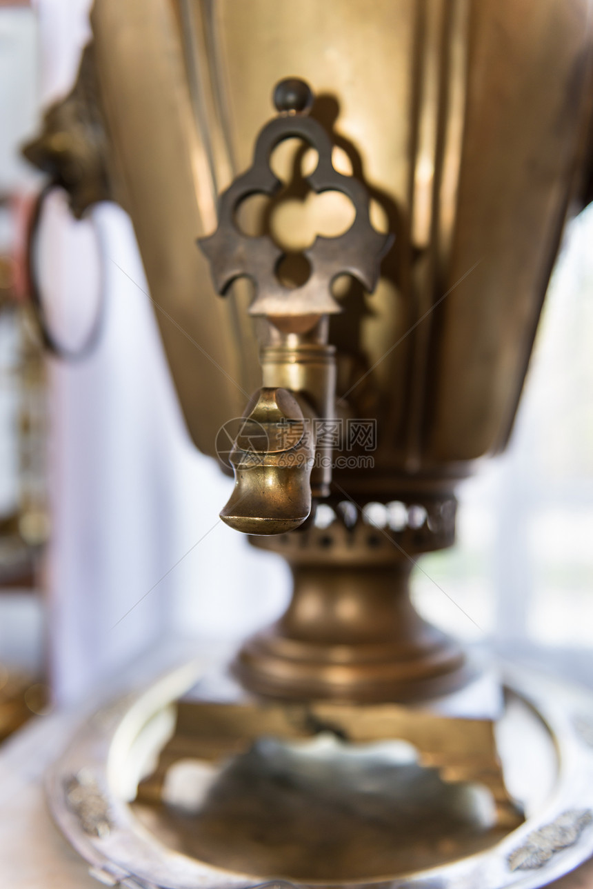 旧俄罗斯青铜茶蒸汽金属把手文化龙头青铜用具金子白色厨房复古图片