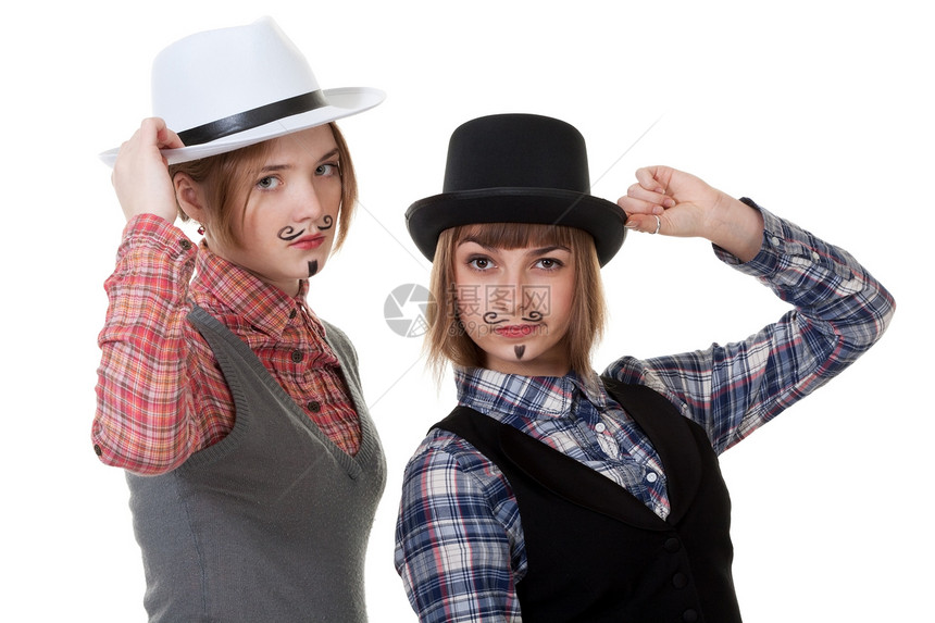 两名女孩涂有油漆的胡子白色女孩们头发帽子魅力化妆品黑色快乐女性女士图片