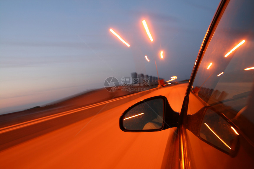 高速车天空街道景观车辆路灯驾驶城市曲线赛车旅行图片