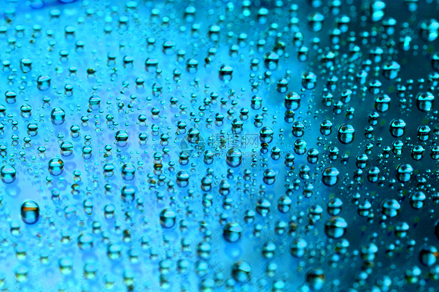 蓝水滴玻璃宏观淋浴雨滴珠子雨水风暴飞沫气泡天气图片